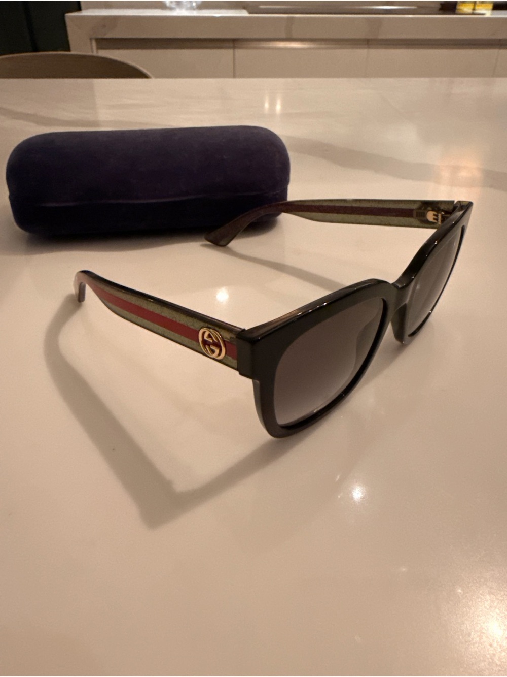 Gucci Black Square Oversized Sunglasses with Dark Lenses - Picture 2 of 3